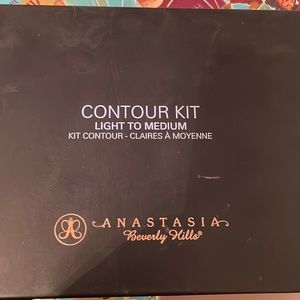 Anastasia Beverly Hills contour kit